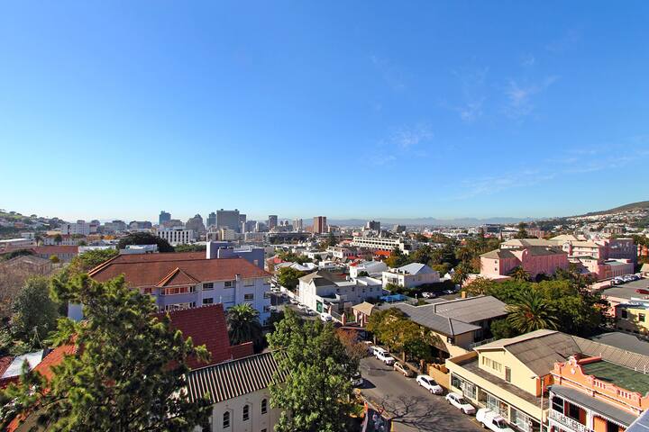 Chic Vibey Kloof Street Apt City Mountain View gallery image 5