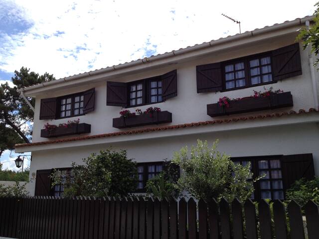 Casa com piscina gallery image 2