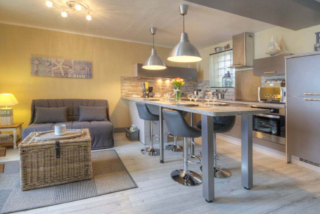 coin repas 4 personnes vue mer