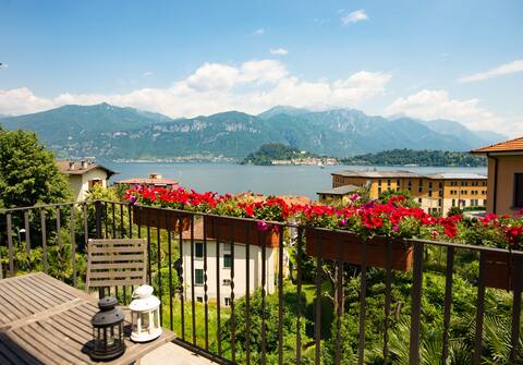 SELF CHECK IN, PRIVATE PARKING, MESMERIZING VIEWS!