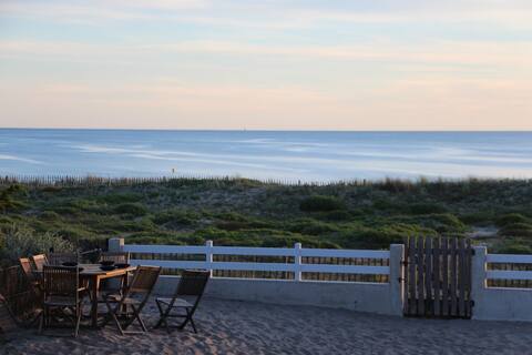 House "with your feet in the water", direct  beach access