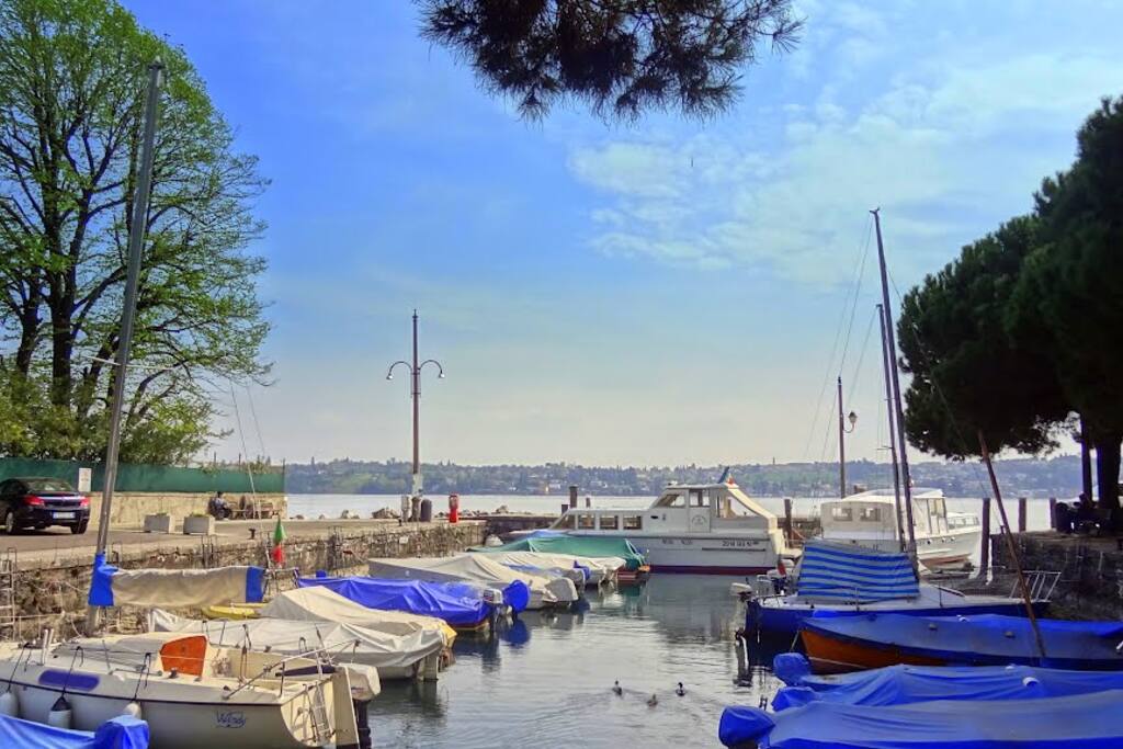 Porto di Barbarano da dove partono i motoscafi per l'Isola del Garda