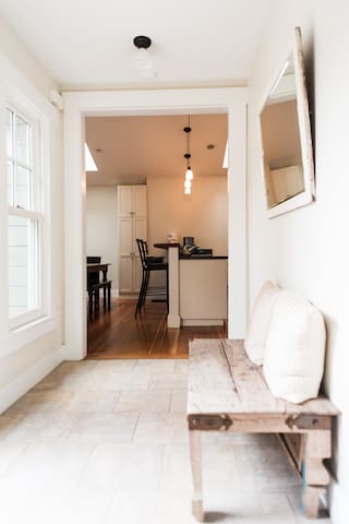 Private Retreat in the Heart of Rockridge gallery image 3