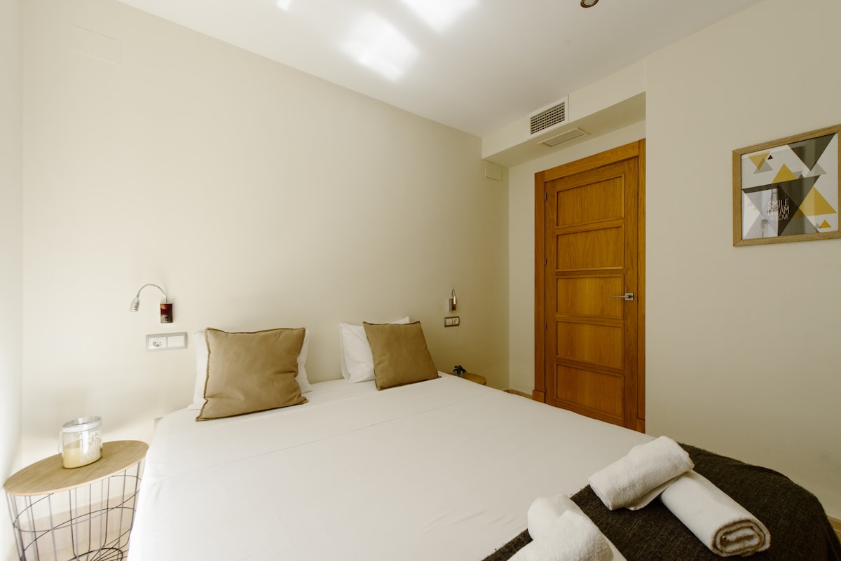 ห้องหลักพร้อมเตียงขนาด 1,60x2 เมตร