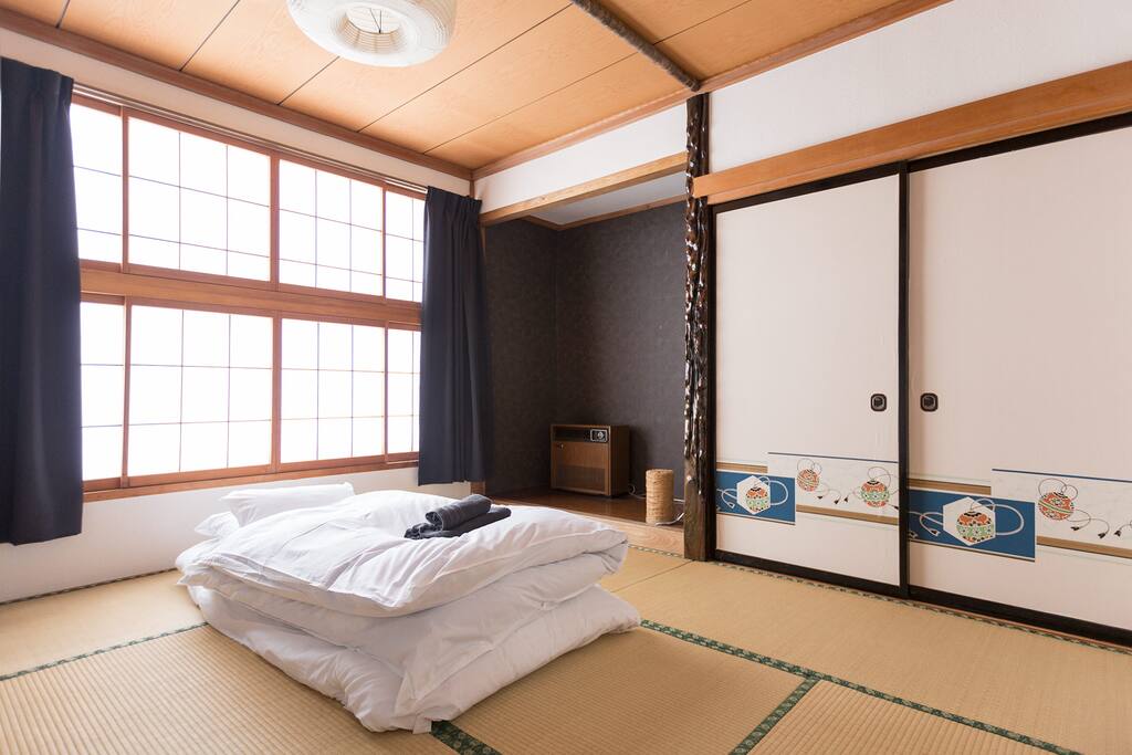 Traditional futons & comfy pillows and comforters for a cosy nights sleep