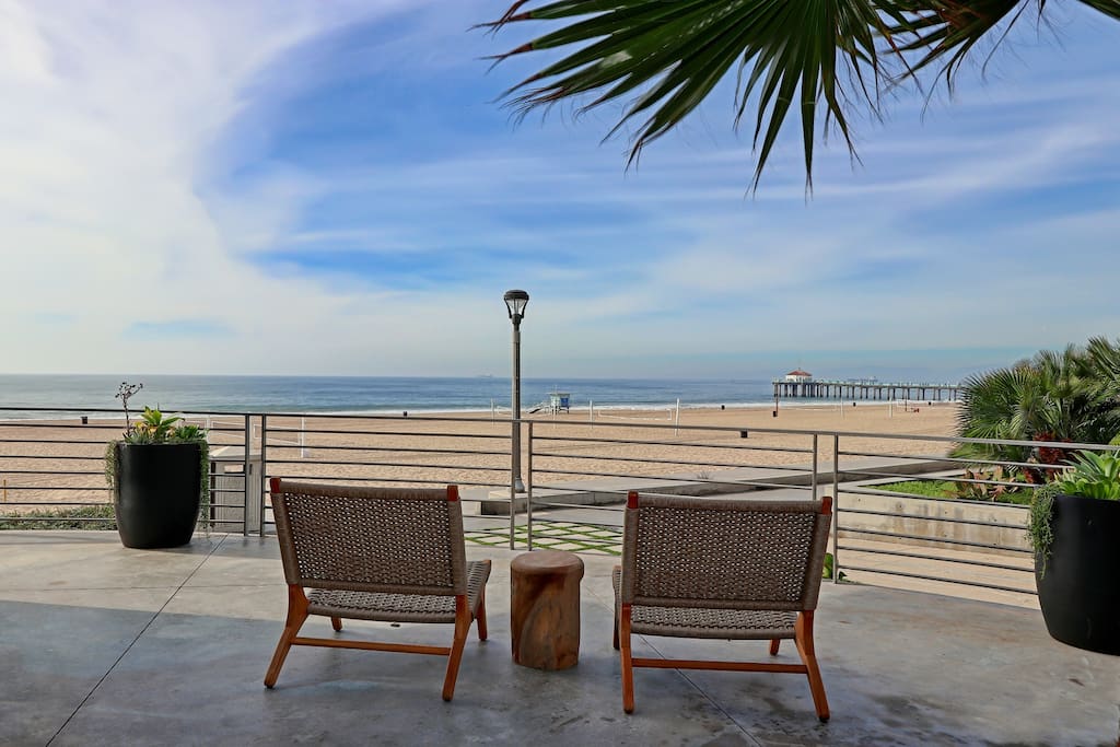 Nobody has a better view of the Manhattan Beach Pier from the strand!