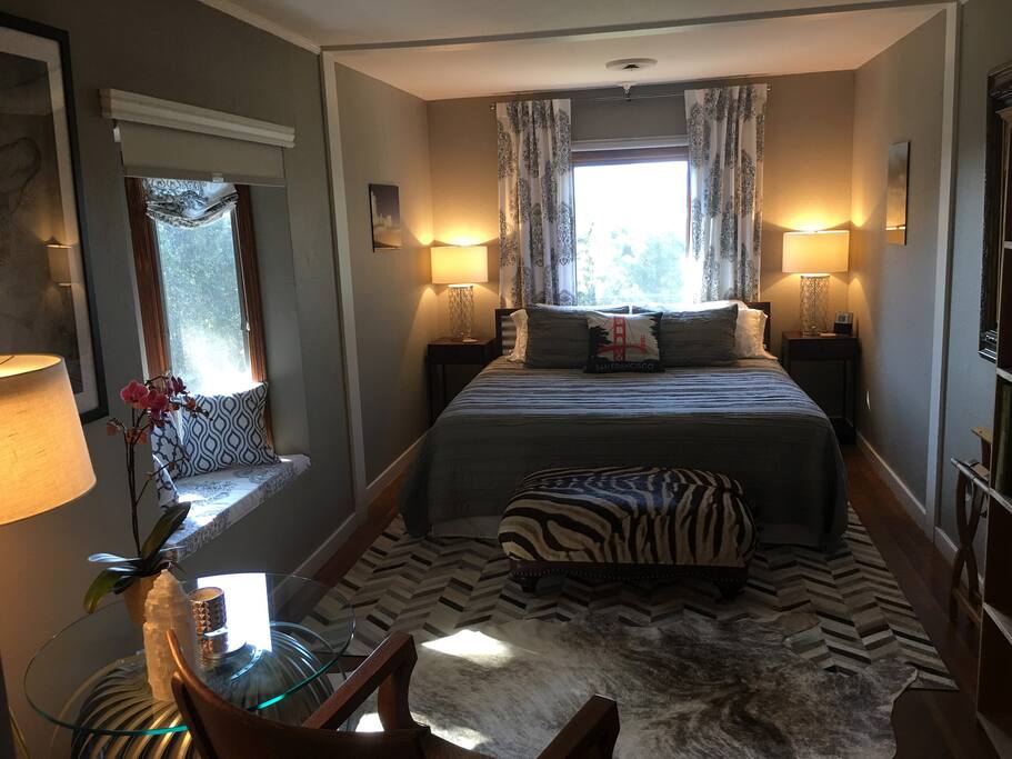 King bed with a window to the mountain and river view.
