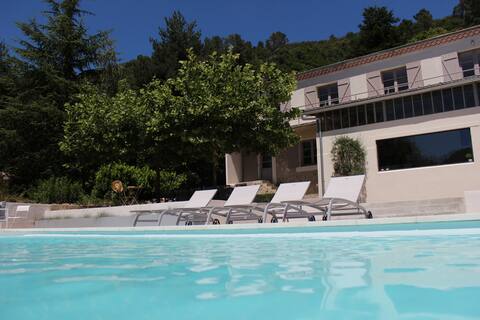Promo: Spacious, Stylish Villa