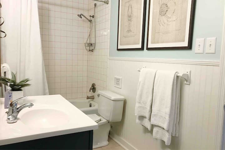 5 Bedroom 4 Bath ~ The Salt House On Folly