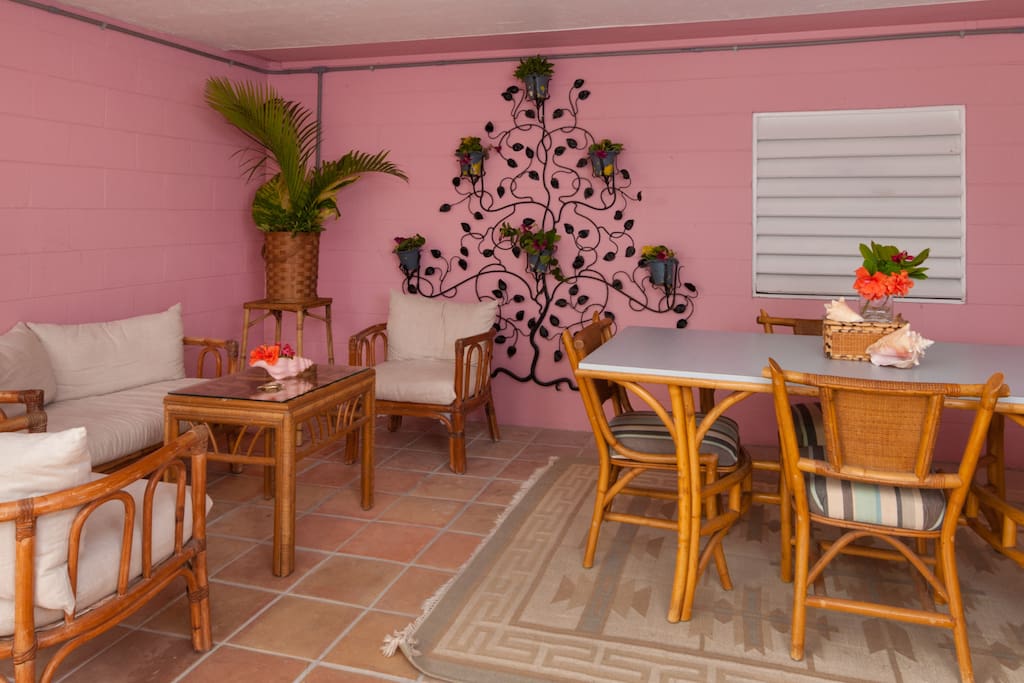 Courtyard Lanai- great place to enjoy family and friends.