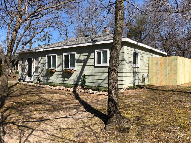 The Peach Cottage Near The Beach Pets Welcome Cottages For