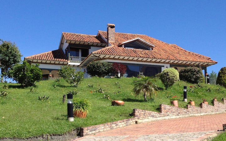 Landscape. Pool. 5 rooms with private bathroom.
