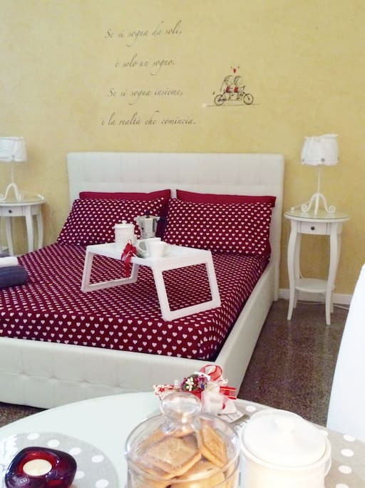 Camera "Sogni" a viale delle medaglie d'oro - Zona San Pietro