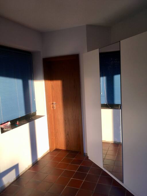 Eingang und Kleiderschrank