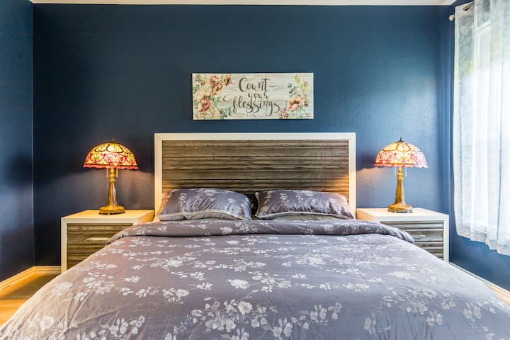 Hlavná posteľ/veľká manželská posteľ/posteľ-01