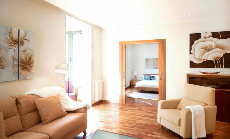Three bedroom apartment Ronda Universitat gallery image 4