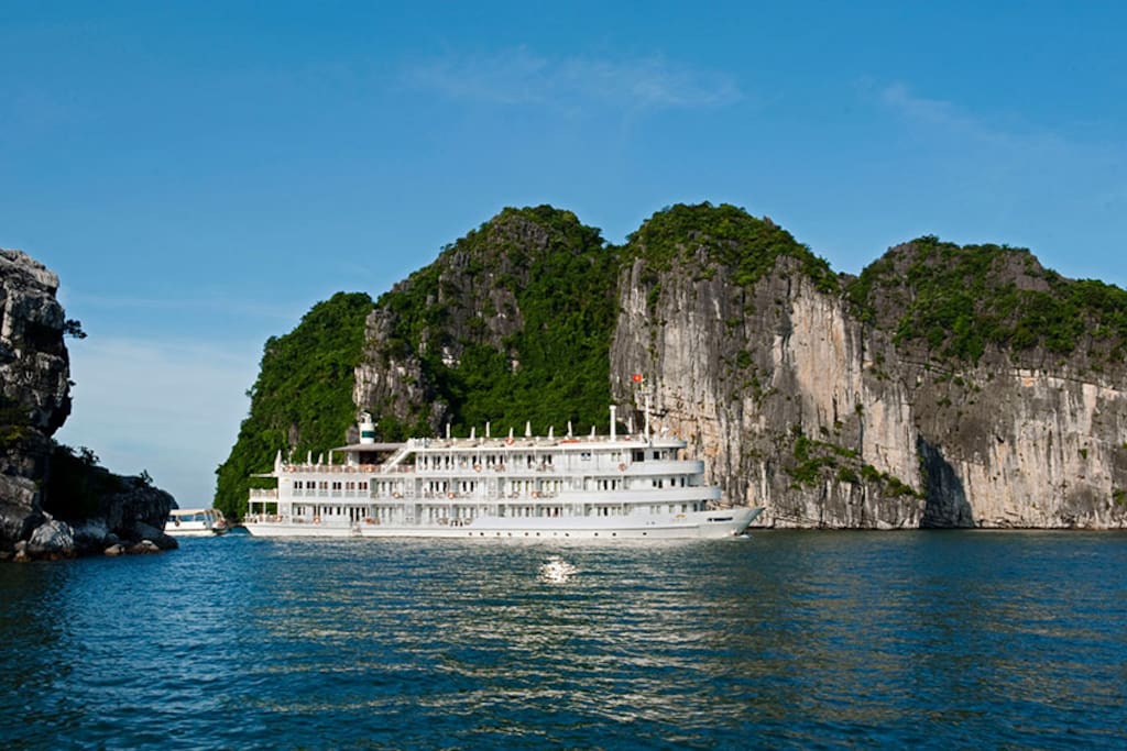 The Au Co on Halong Bay