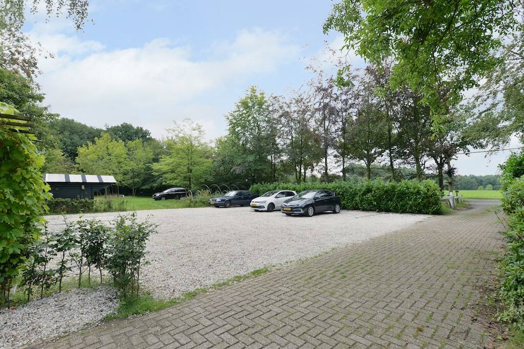 Ruim voldoende parkeergelegenheid op eigen terrein
