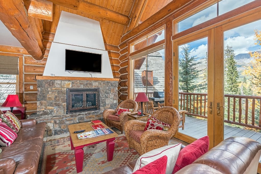 Living area with flat screen TV, gas fireplace