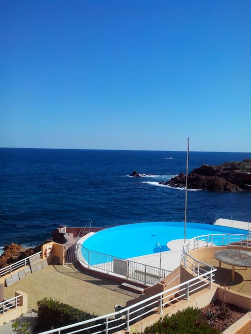 Piscine ,accès mer..