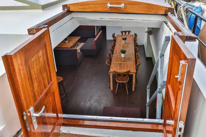 Hotel schip Bracksand Amsterdam in zomer én winter gallery image 2