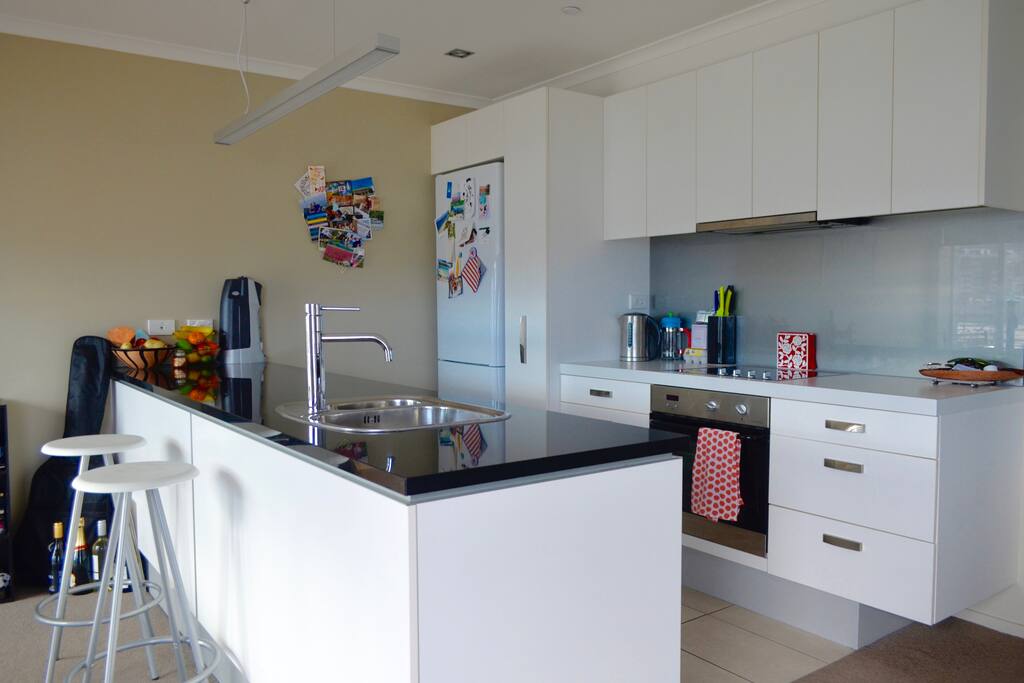 The beautiful modern kitchen - fully equipped.