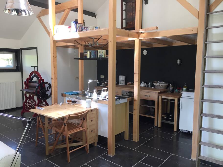 Keuken met alles erop en eraan