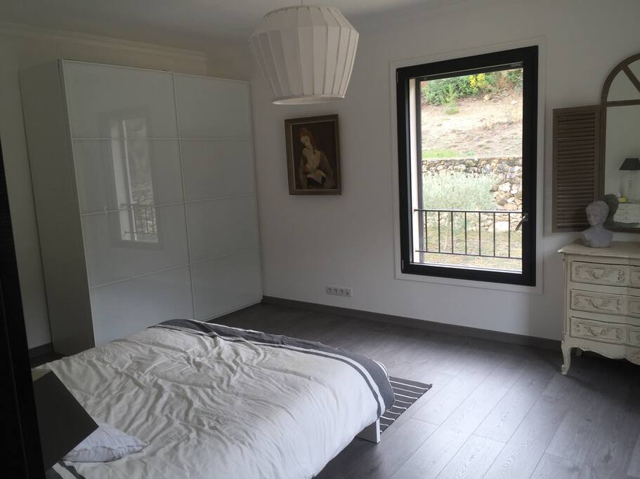 chambre parentale de 25m², lit en 160 cm