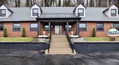 Pine Mountain Inn - Laurel Cove & Bell Theater