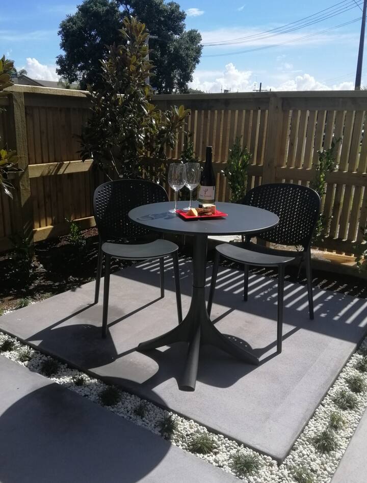 Mount Maunganui Ferienwohnungen Unterkünfte Bay Of Plenty Neuseeland Airbnb Mount Maunganui Ferienwohnungen, Round Table Bayfair