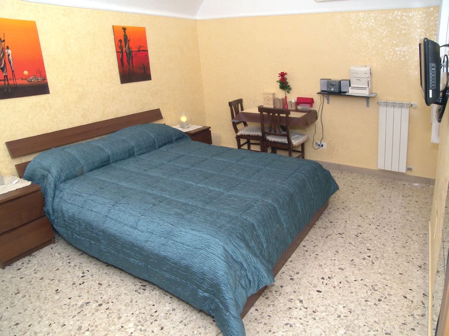 LARGE TRIPLE ROOM