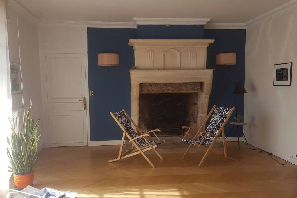 le salon partie cheminée