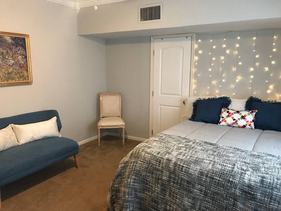 Master bedroom queen sized bed