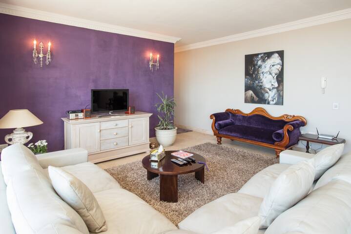 3-Bedroom Penthouse with City & Harbour Views gallery image 3