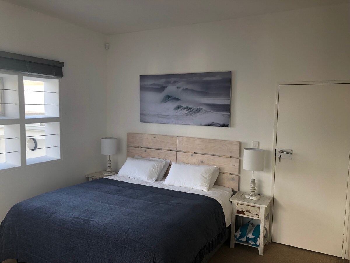 Bedroom 2 with Kingsize bed