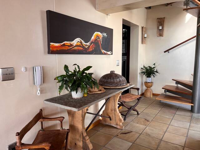 Mountain Side Family Home Breathtaking Seaviews gallery image 5