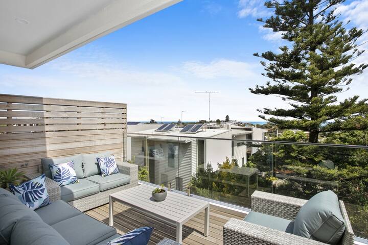 Beachside Living with Sea Views at The Pines gallery image 3