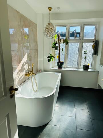 Udsigt direkte til den smukke Nyhavn gallery image 3