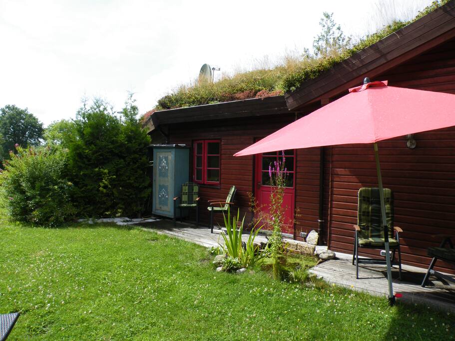 Garten und Terasse mit Teich