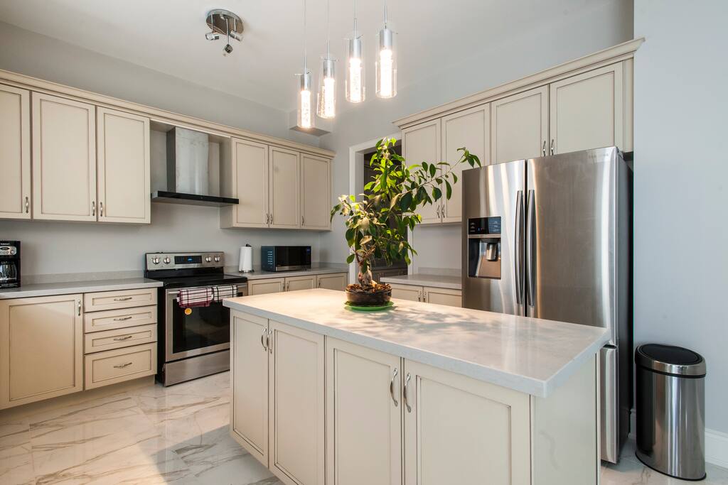 Brand new Kitchen with SS appliances and custom vanities, stained maple hardwoods kitchen cabinet. Brand new coffee maker, kettle, cooking hardware. Enjoy coffee or tea in our complementary kitchen.