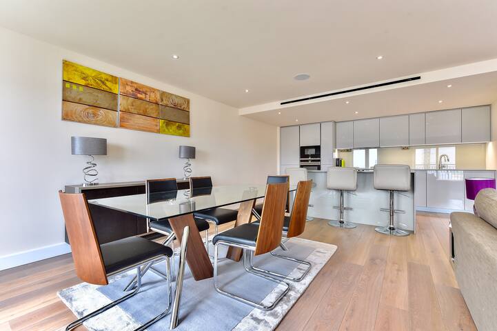 Luxury 3 bed 3 bath flat NW London gallery image 5