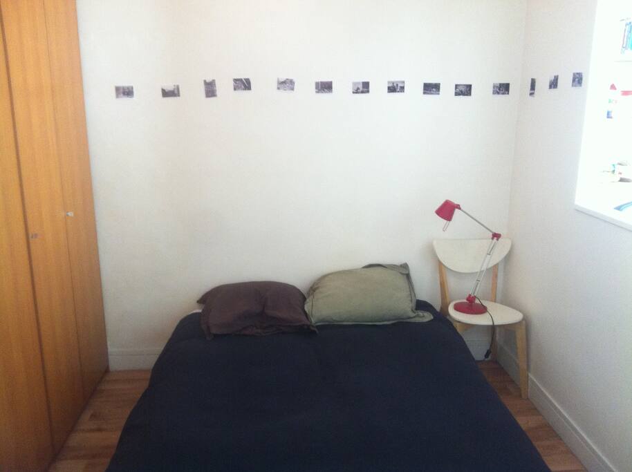 Le coin chambre avec un lit 2 place ...