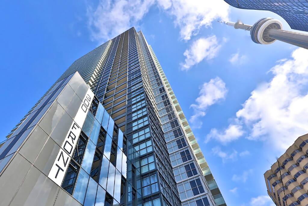 Beautiful Building Right in the Centre of Downtown Toronto! Across from CN Tower and Rogers Centre! Right in the Entertainment District!
