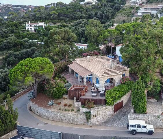 Big Property – Private Pool – Fabulous Sea Views gallery image 2