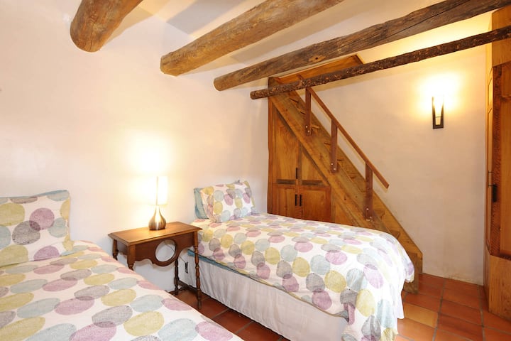 Bedroom with two single beds