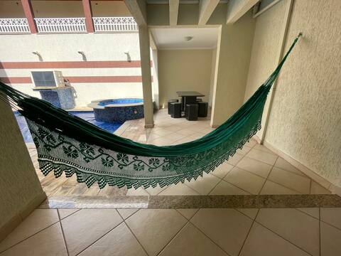 High standard, 4 en-suites, pool and barbecue area