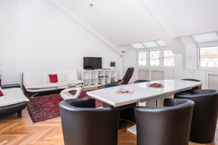 Penthouse Opera 2 Bedrooms and Aircondition gallery image 2