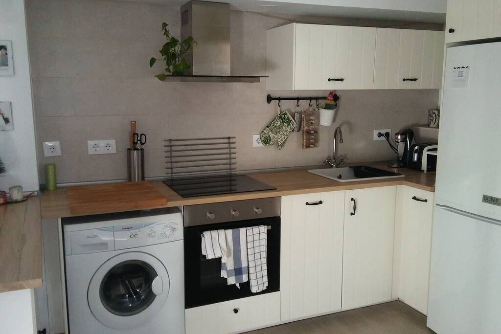 COCINA.Completa y cómoda.