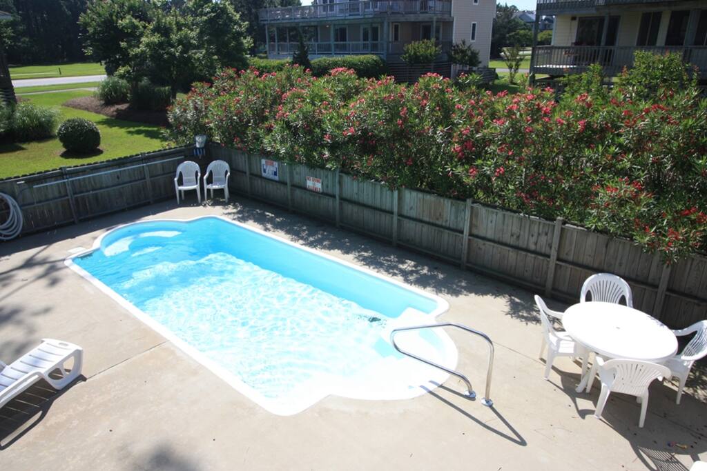 CL535: Good Sun-Stations | Pool Area
