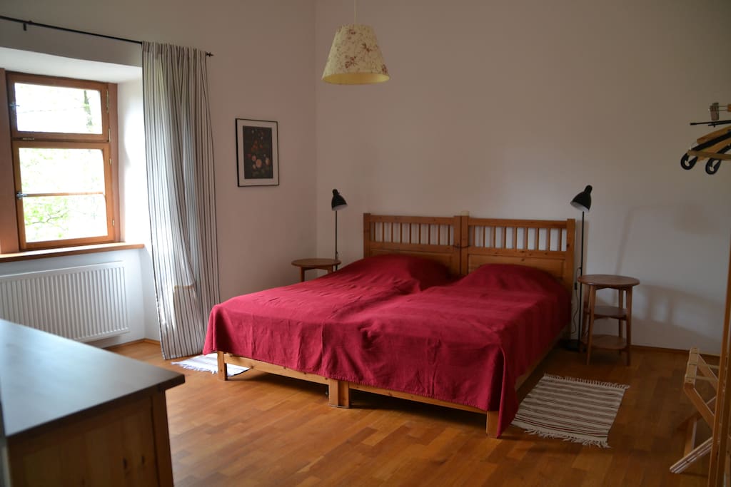 Schlafzimmer 1